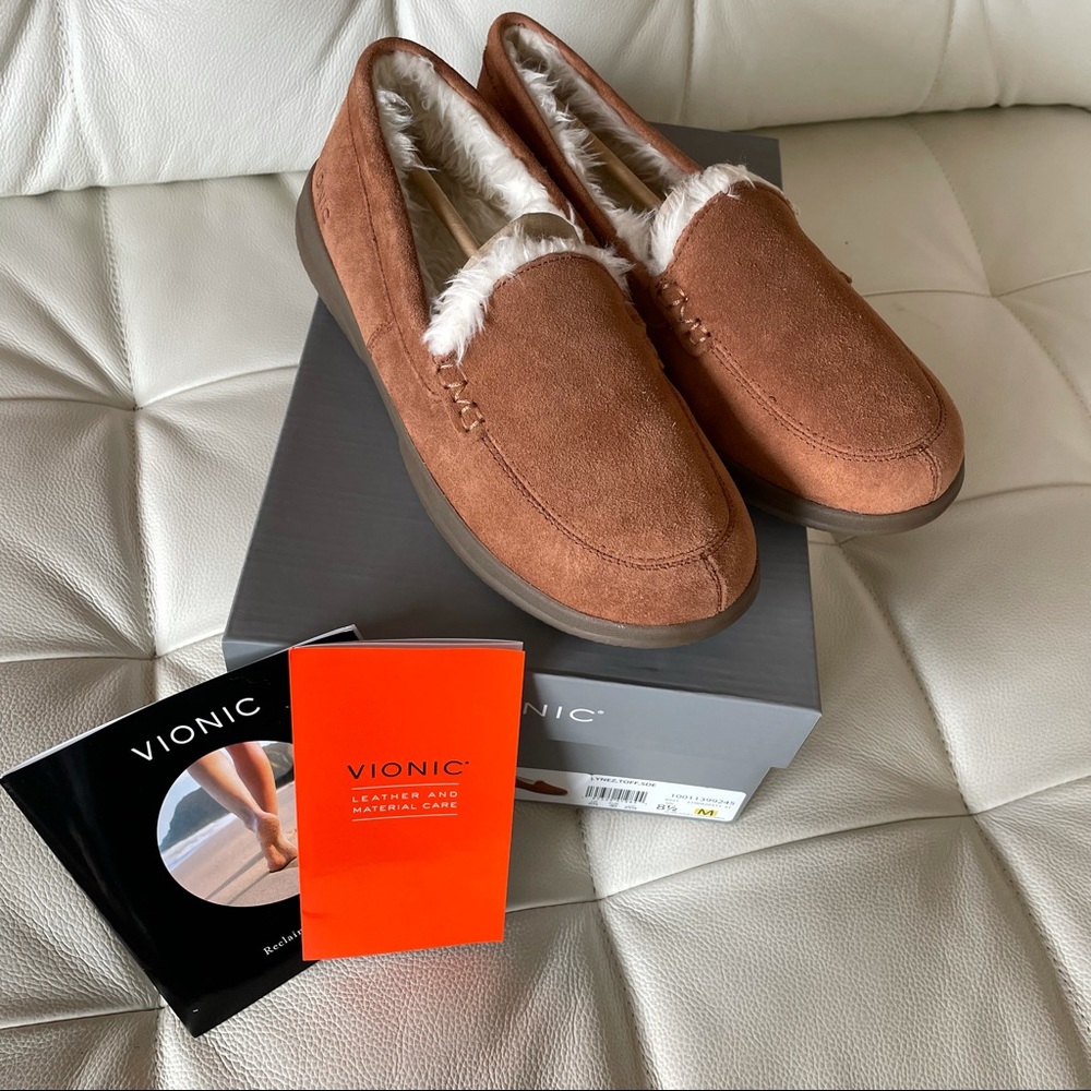 Vionic Lynez Suede Slipper in Toffee, Ws 8.5 EU 40